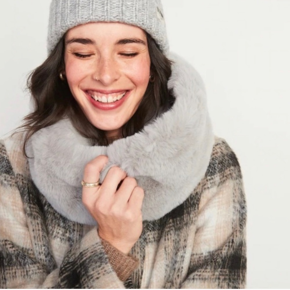 Old Navy Faux Fur Infinity Scarf